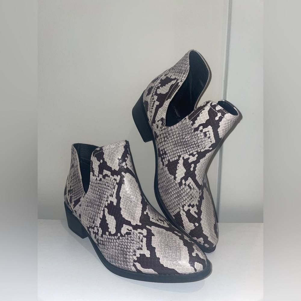 Madden Girl Snake Skin Booties Size 8